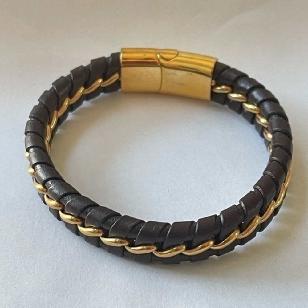Stylish Unisex Leather Bracelet with Gold-Toned Accents